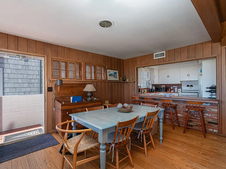 2124 E Oceanfront — Photo 13