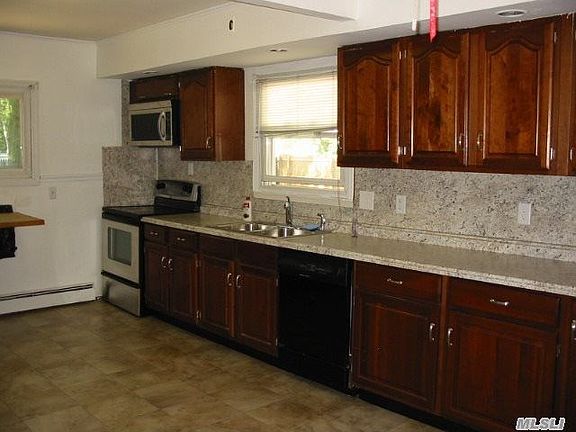 2nd image of 349 W Islip Blvd