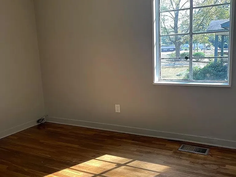 105 Lakeview Dr — Photo 13