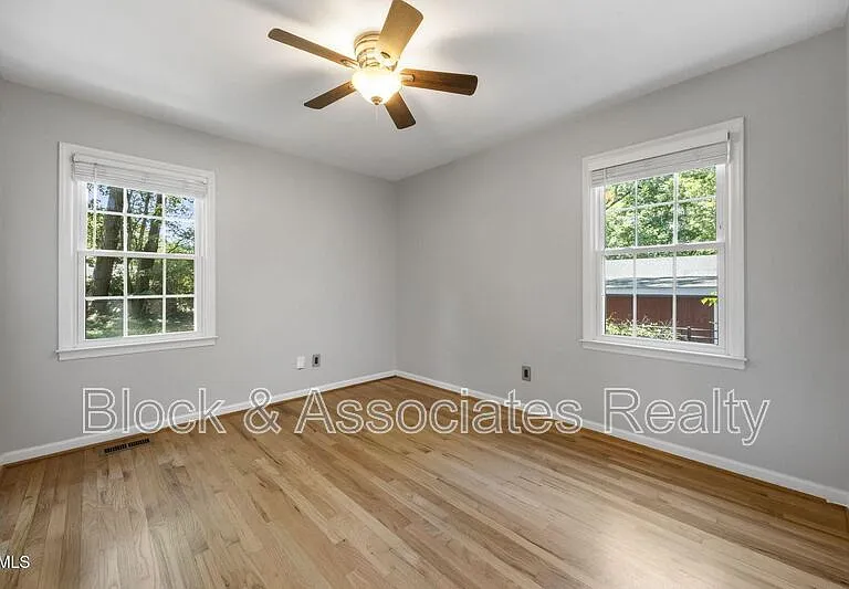 427 W Park St — Photo 16