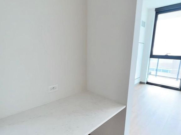 5th image of 220 S Damen Ave #209