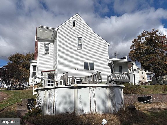5th image of 234 W Frack St