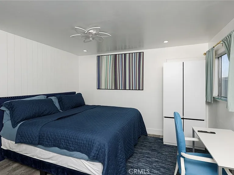 2214 W Oceanfront #B — Photo 13