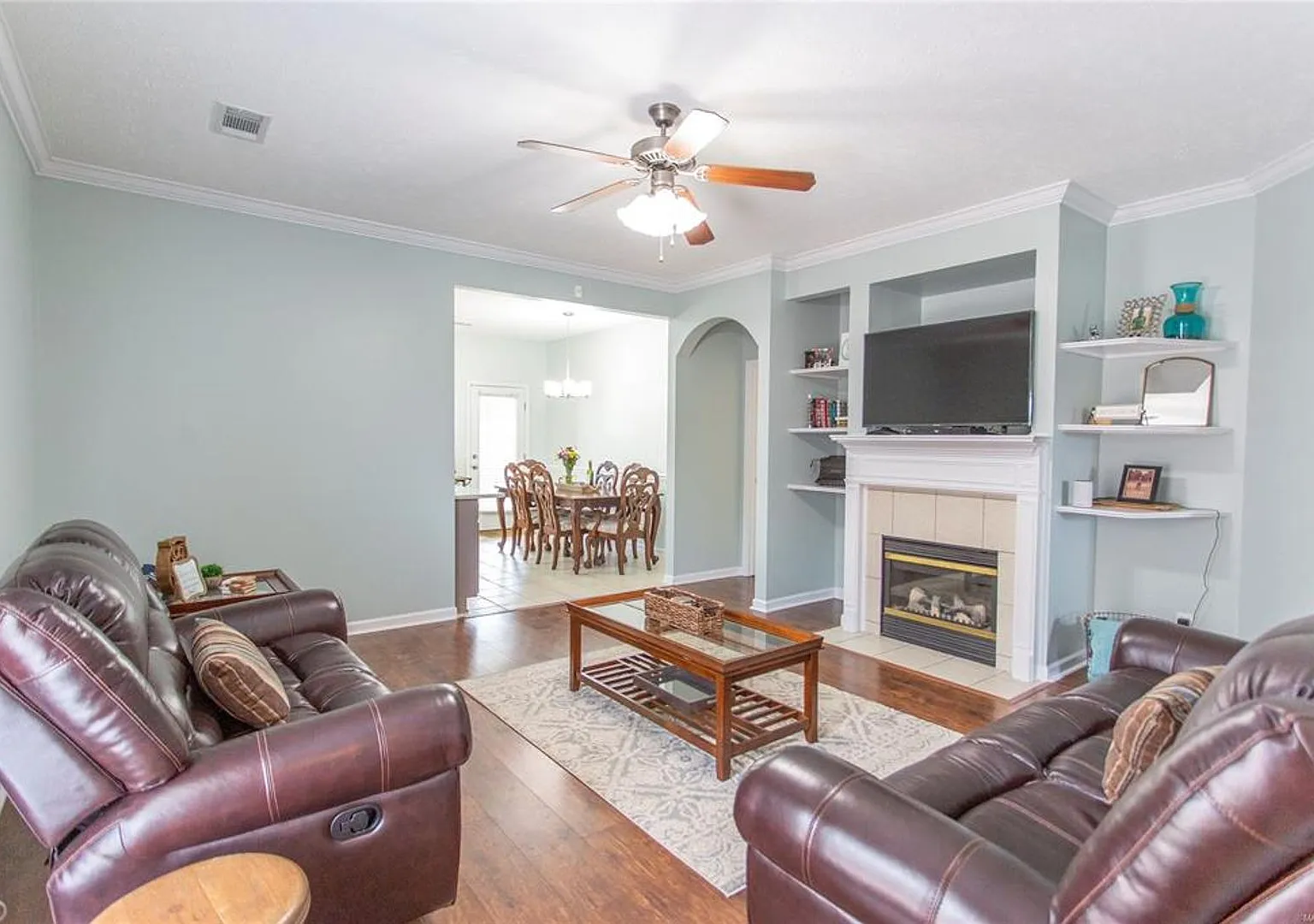 6913 Sandfield Dr — Photo 2