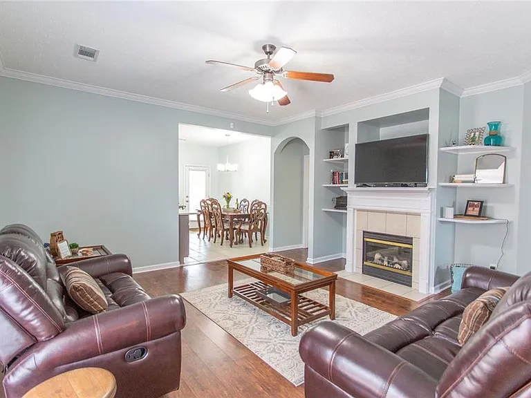 6913 Sandfield Dr — Photo 2