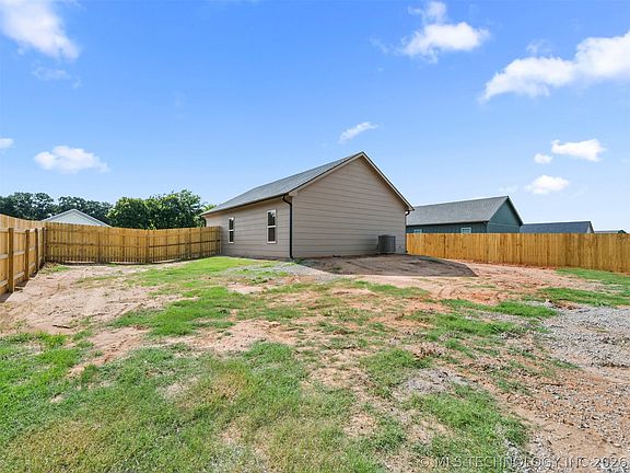 3rd image of 151 Aspen Cir