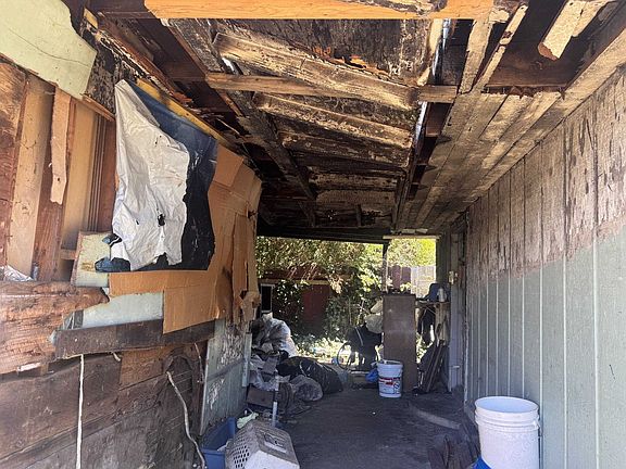 4th image of 849 Small Ave