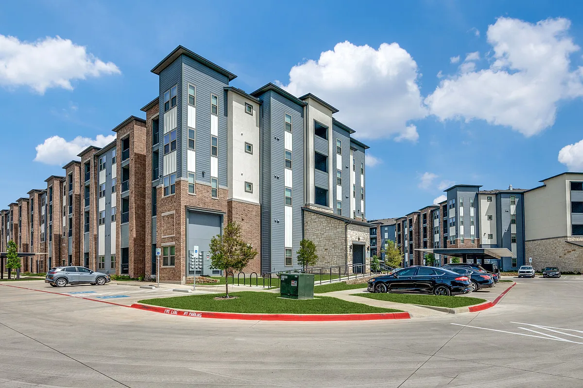Building Photo - Palladium Oak Grove