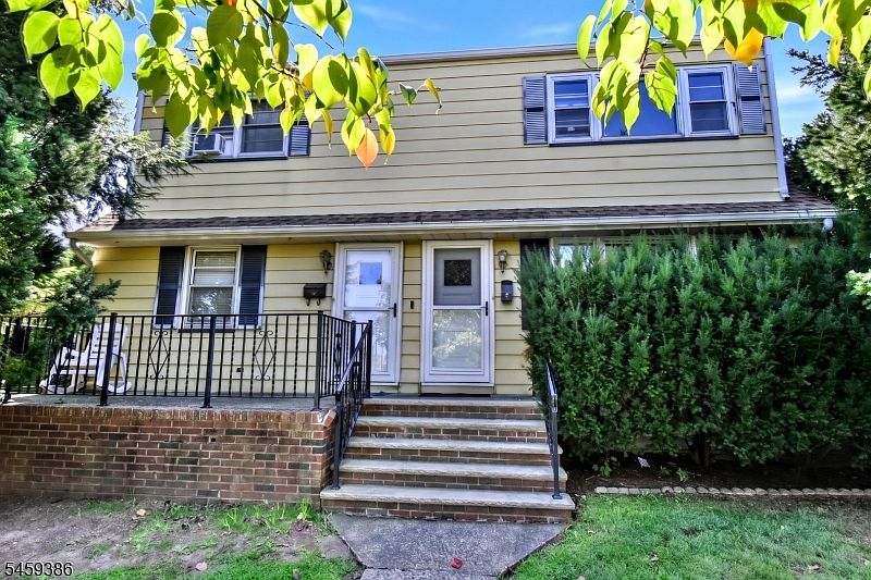 1st image of 27 Hillcrest Ave