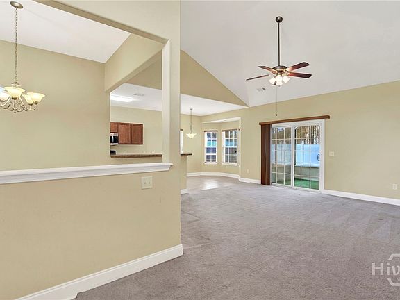 4th image of 834 Hyacinth Circle