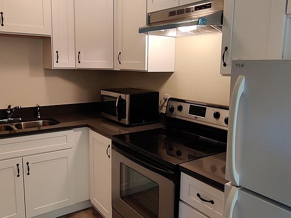 2nd image of 215 E Vidas Ave