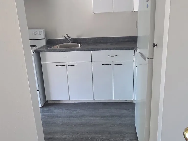 945 Simcoe St N — Photo 2