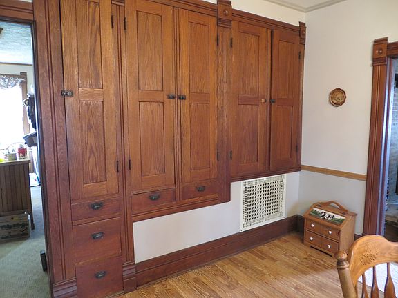 Built-in (dining and kitchen)