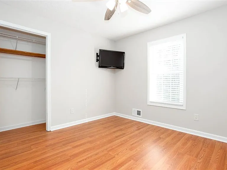 4049 Leicester Dr NE — Photo 19