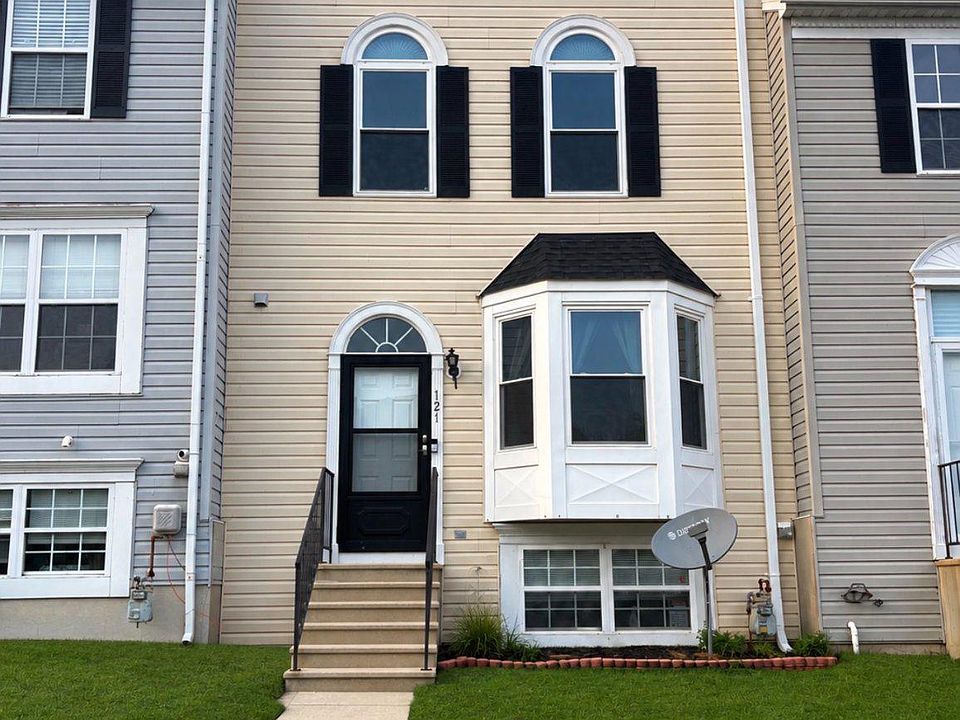 1st image of 121 Hunter Ct