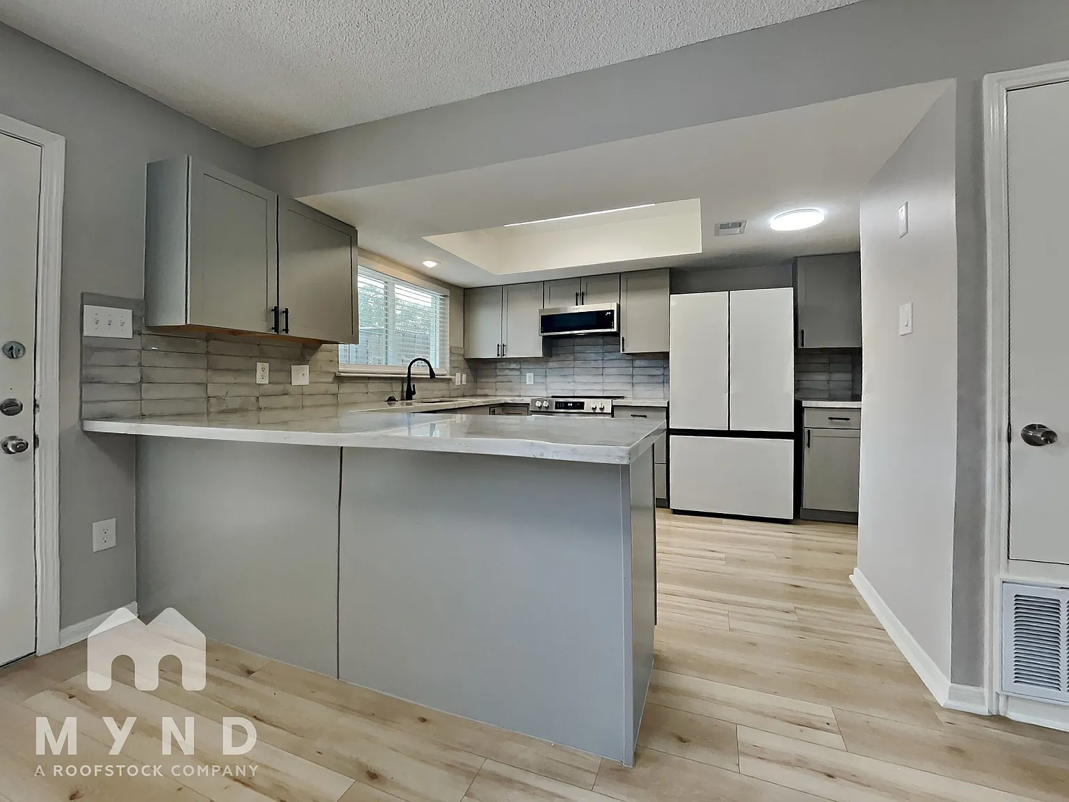 3 bed, 2.5 bath, 1518 sqft, $1,799 — Photo 3