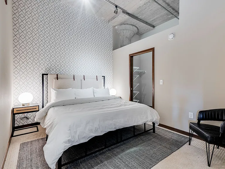 ElseWarehouse in the North Loop — Photo 21