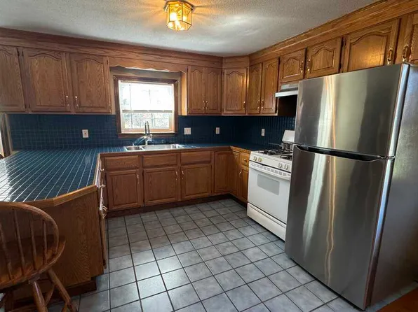56 Franklin St #1, Easthampton, MA 01027