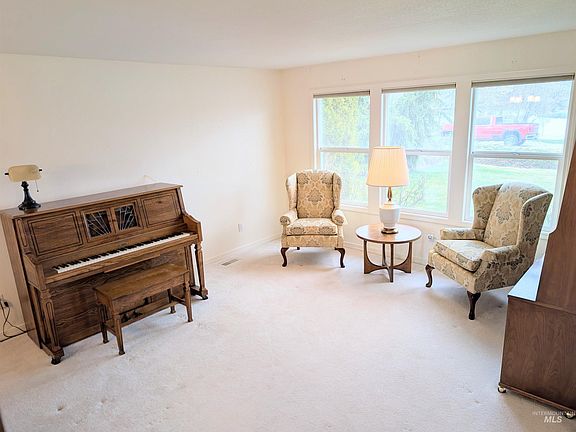 5th image of 24963 Fox Ridge Dr