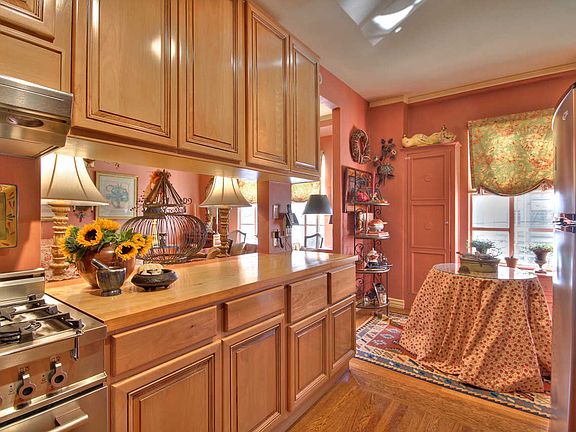 4th image of 1950 Gough St APT 203