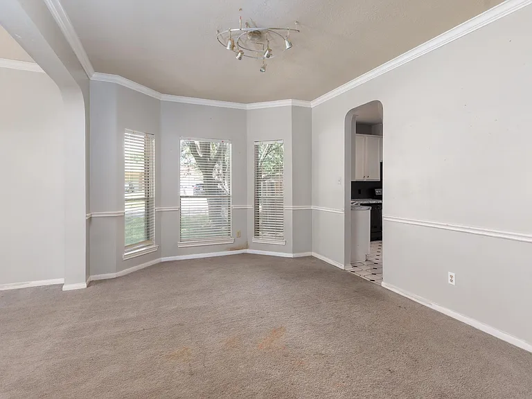 3103 Lauren Ln — Photo 6