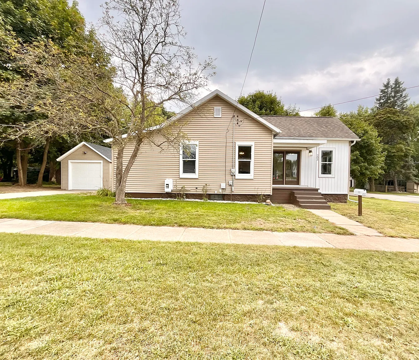 203 E Ann St photo 1
