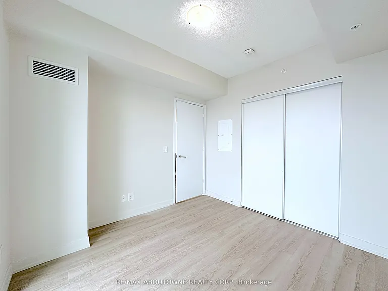 763 Woodbine Ave #605 — Photo 7