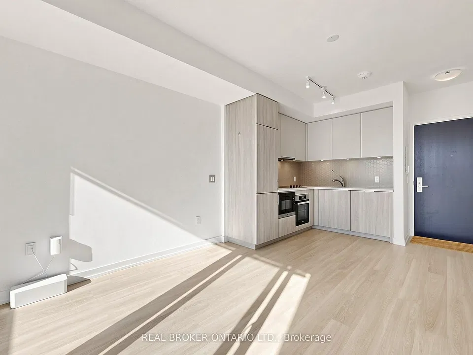158 Front St E #816