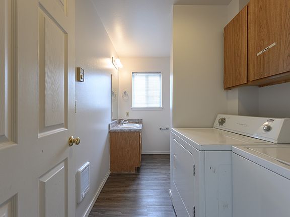 3-Bed 2-Bath Bathroom / Laundry