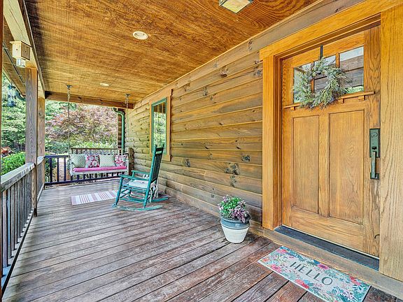 4th image of 1633 Sawmill Rd