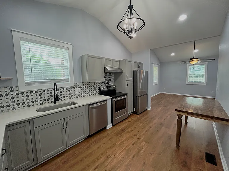 112 Hodgens Dr — Photo 10
