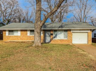 933 Lebon Dr, Saint Louis, MO 63137