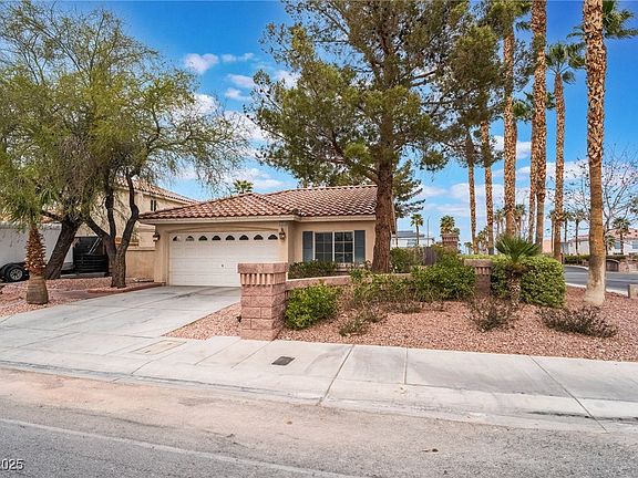 3rd image of 6654 Coronado Crest Ave