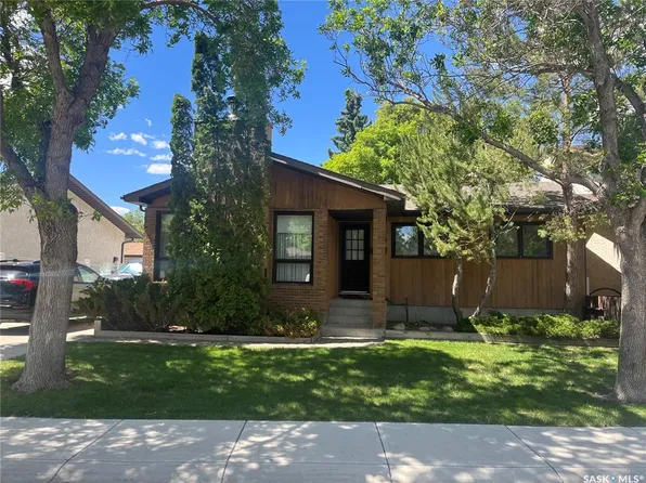 2930 MORE CRESCENT E, Regina, SK S4V 0T7