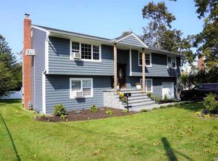 571 Plainview Rd, Plainview, NY 11803