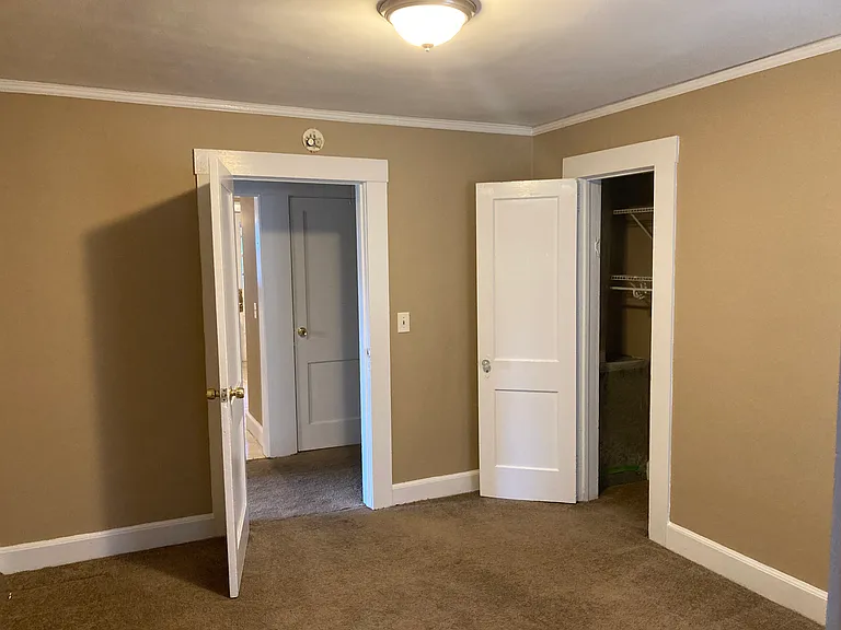 3204 Sherwood Ave — Photo 4