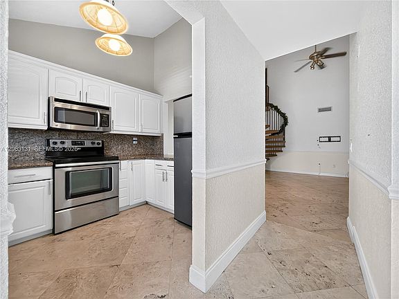 5th image of 3037 NE 13th Ave