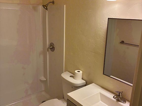 4th image of 1402 N Winstel Blvd