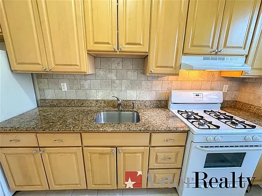 Rented by Astor Realty | media 15