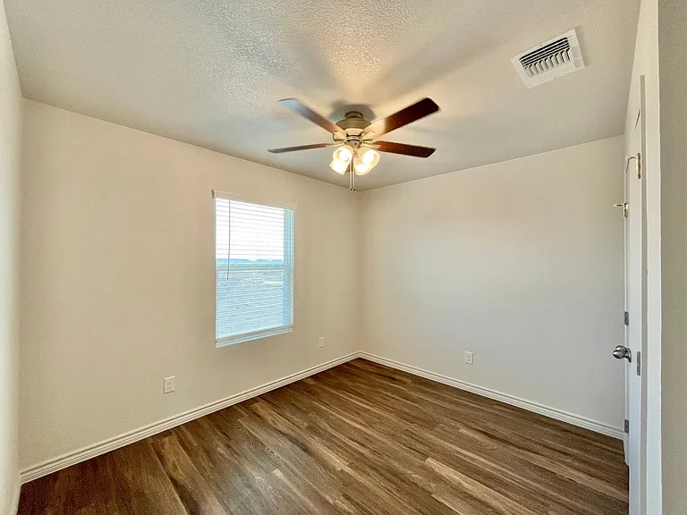 1708 Castroville Trl — Photo 20