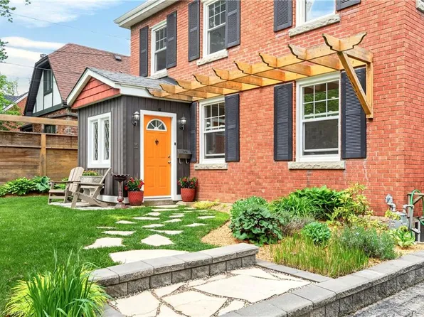 13 Tweedsmuir Ave, Dundas, ON L9H 4H6