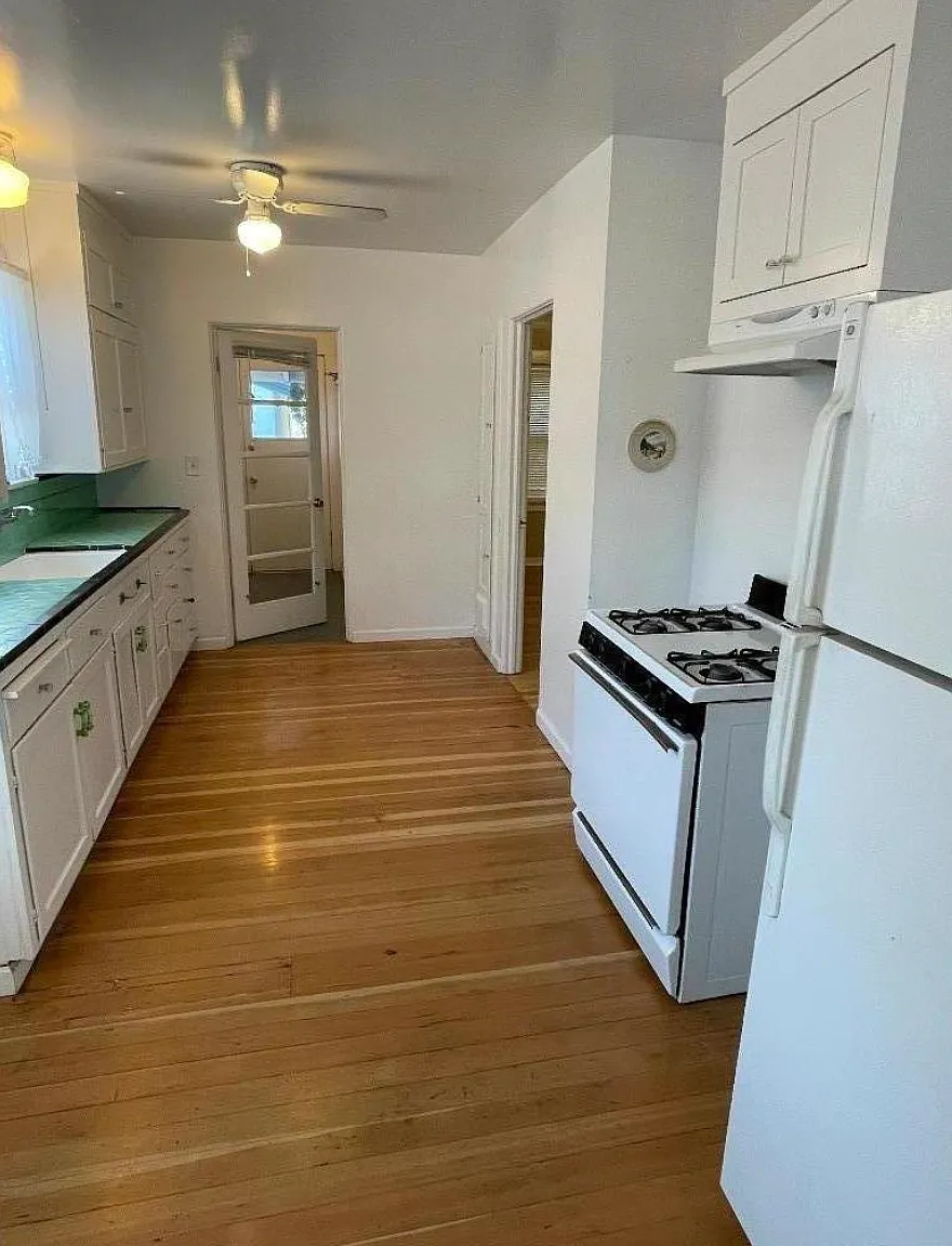3 bed, 1230 sqft, $3,000 — Photo 2