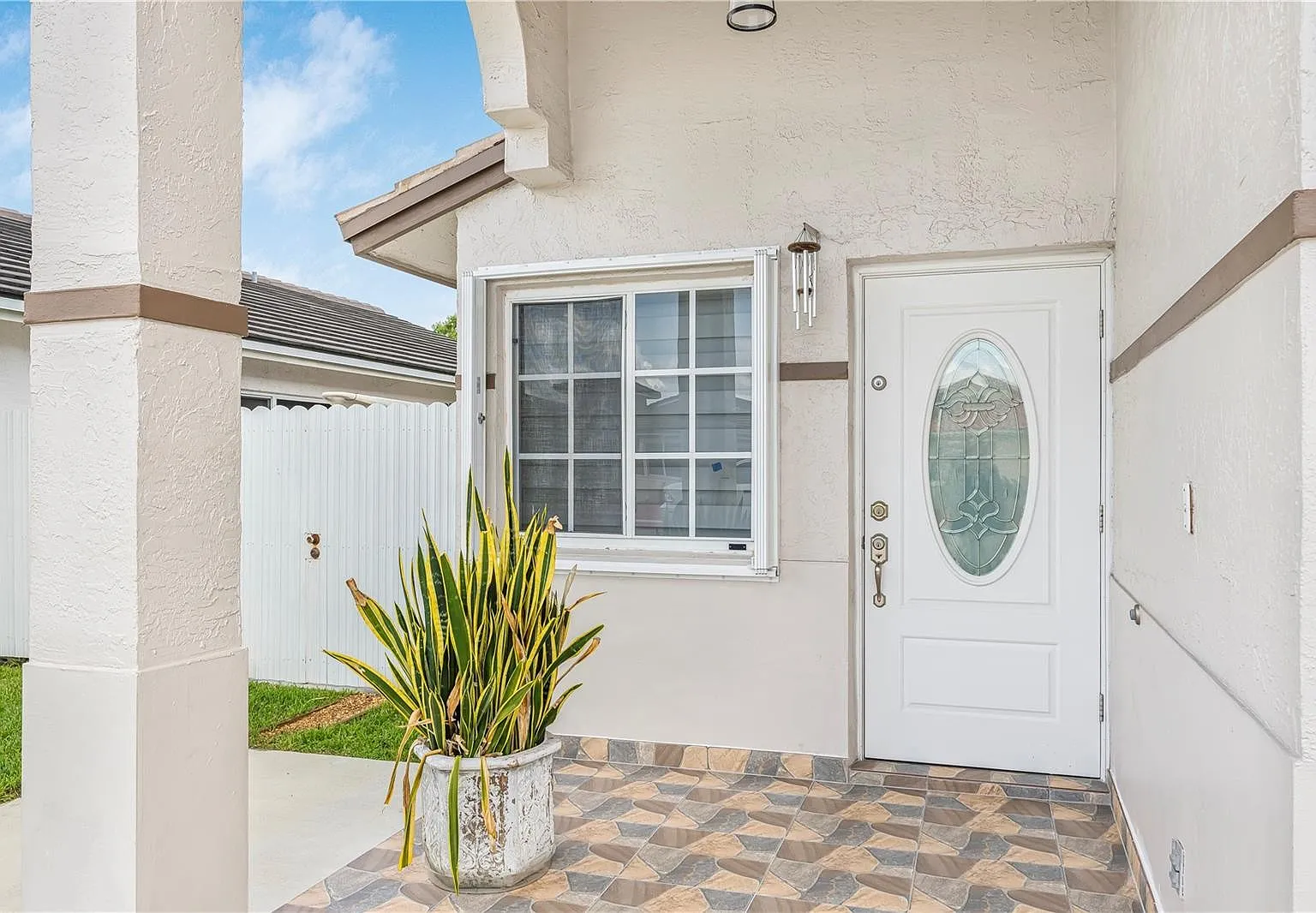 3 bed, 2.0 bath, 1450 sqft, $3,400 — Photo 3
