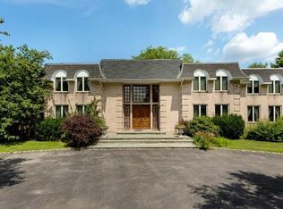 25 Hill Rd, Farmingdale, NY 11735