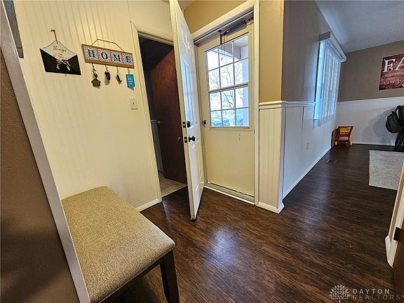 4th image of 305 Villa Dr