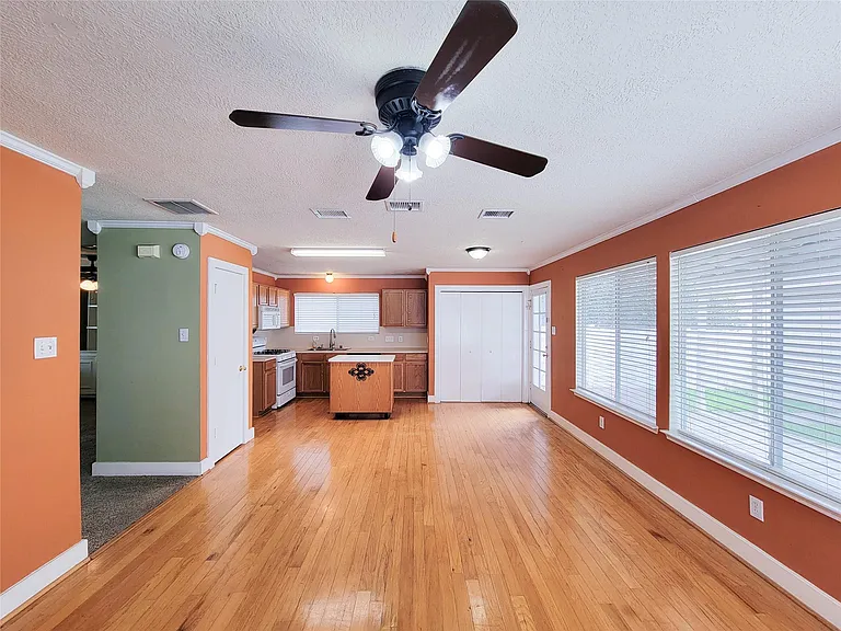 9607 Farrell Dr — Photo 13