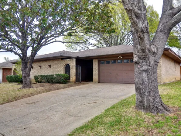 2405 Avonhill Dr, Arlington, TX 76015