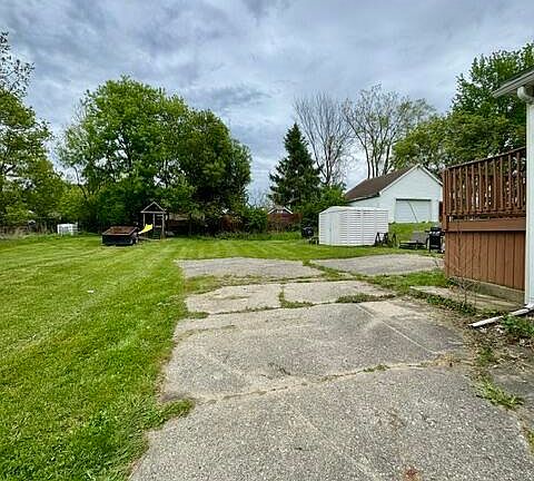 2nd image of 629 S Clemens Ave