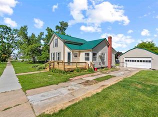 405 6th Ave, Clarence, IA 52216
