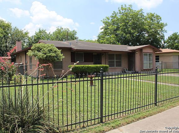 2nd image of 1842 Rayburn Dr
